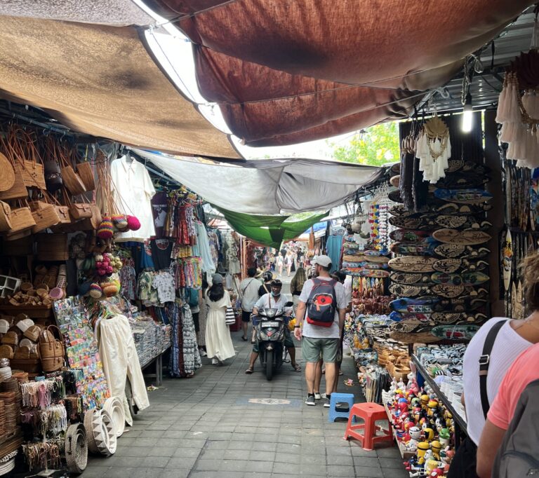 it's a famous market in Ubud in bali