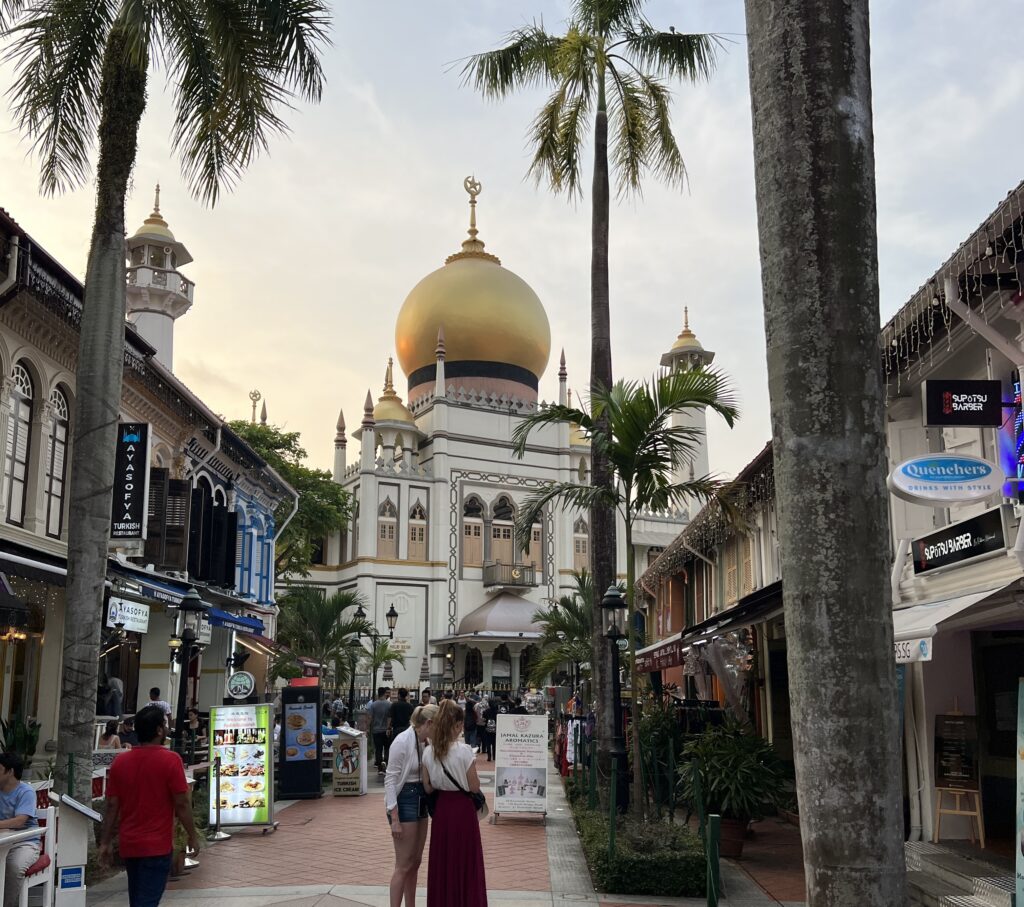 exploring Singapore sultan mosque, beautiful colorful place with beautiful vultural street and comparing between Kuala Lumpur vs Singapore